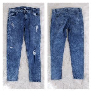 3/20$ H & M Acid wash skinny distressed jeans